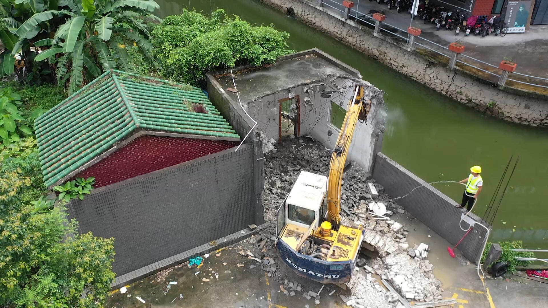 龙江拆除旺岗沿河违建230㎡