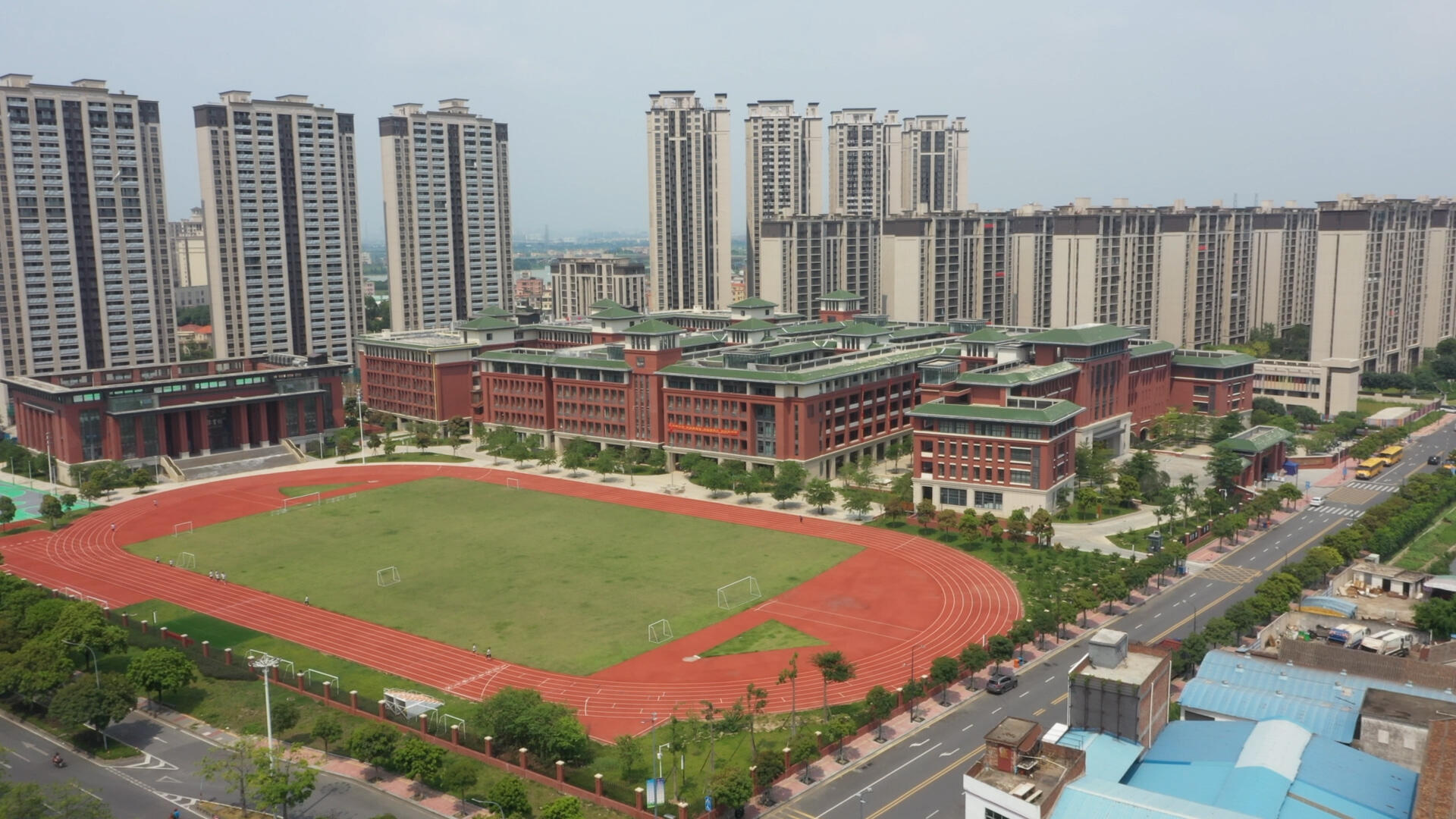 龙江外国语学校：师生双向奔赴 教育教学大提升