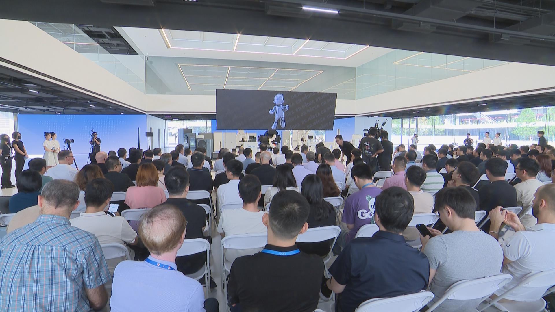 美的远见者大会：聚焦AI和能源转型 探索前沿科技“星辰大海”