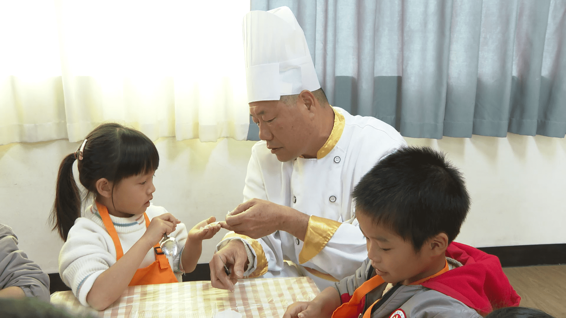 均安镇星槎村举办“转‘角’遇到爱” 鱼皮角技艺传承活动