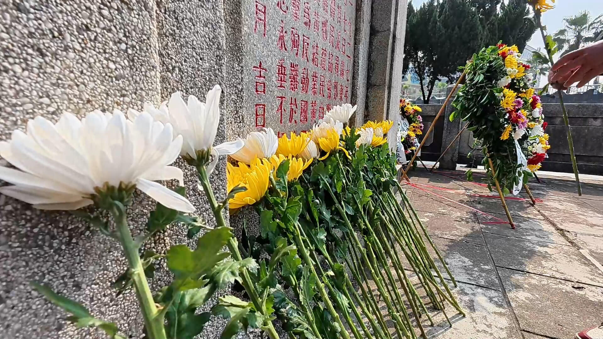缅怀革命先烈 传承红色基因