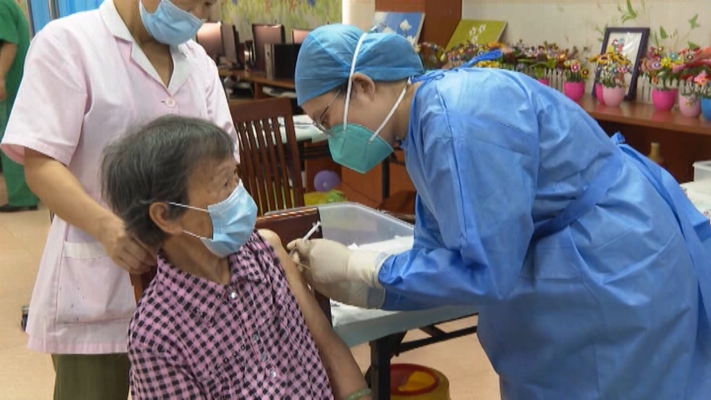 伦教持续开展60岁以上老人疫苗接种 共筑防疫安全屏障