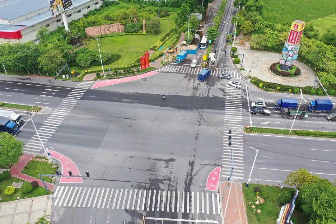 芦苞：路口增设“右转危险区” 小改变换来“大安全”