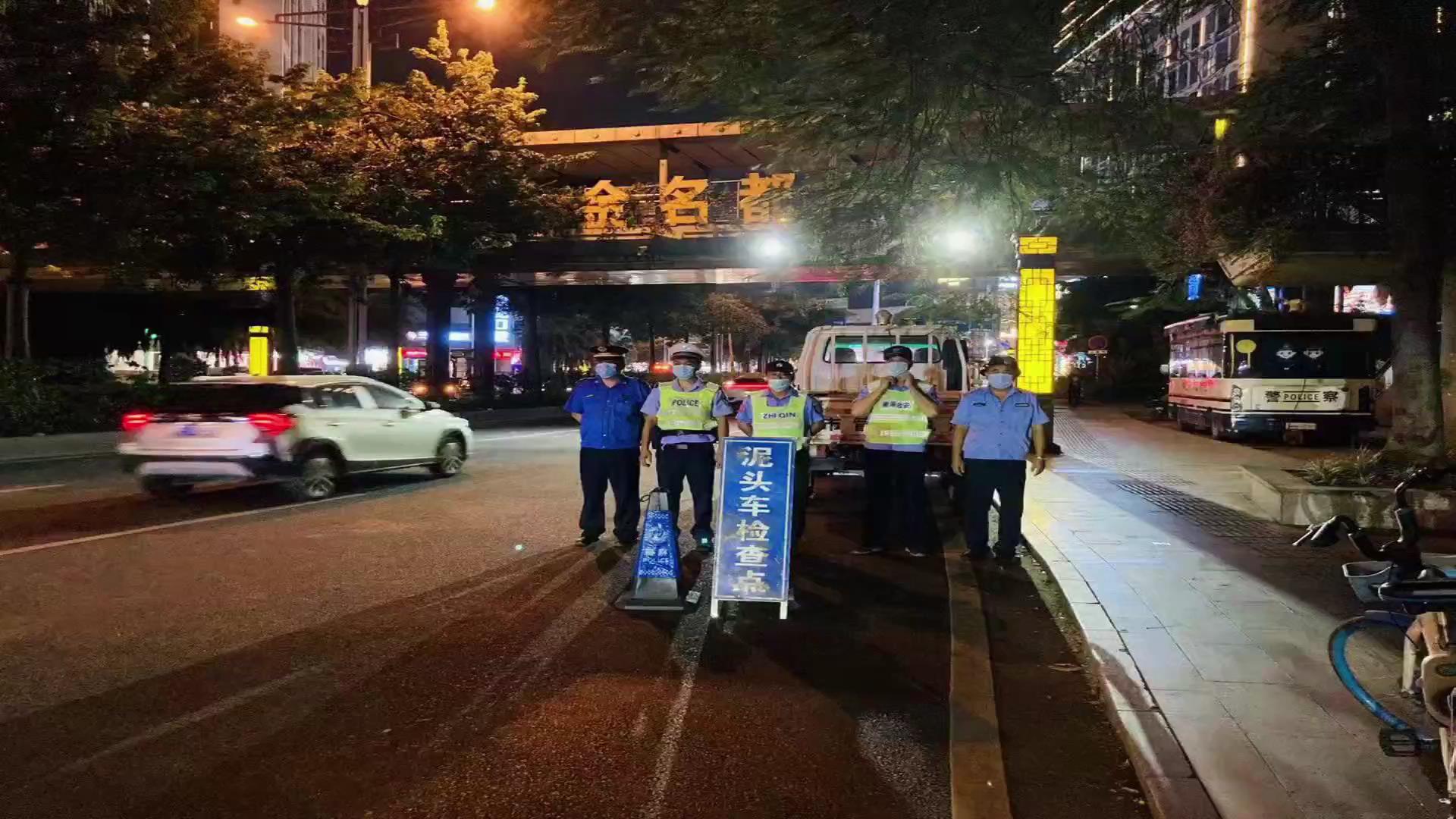 里水交警中队严查泥头车违法行为